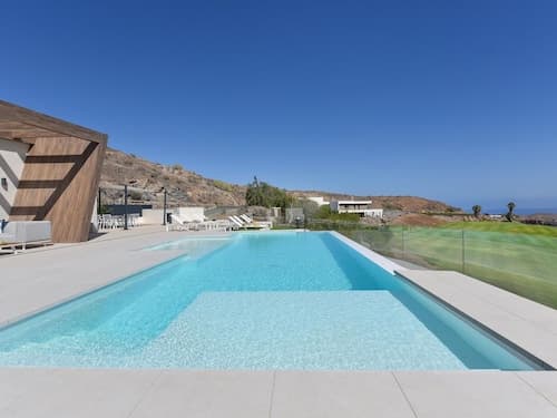 Villa in Salobre With Pool & Golf Nearby