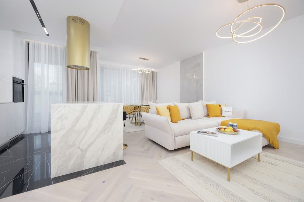Grzybowska Apartment by Renters Prestige