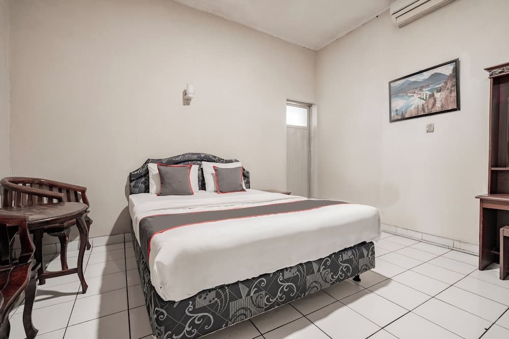Collection O Hotel Sanira