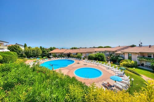 Kristall Lago Pool View