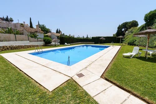 Sunny Tranquility With Pool