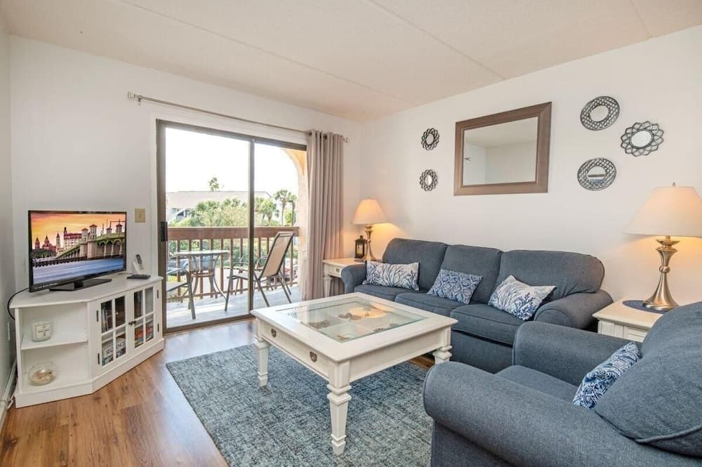 Beach Dreaming ~free Activities~oceanside~resort Amenities 2 Bedroom Condo by RedAwning