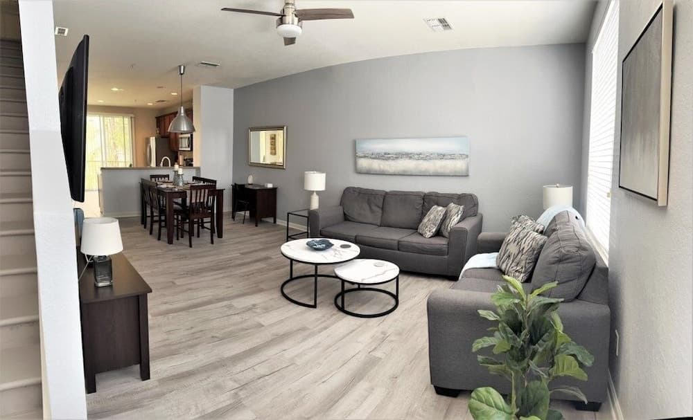 Vista Cay Luxury Serenity. 2 Bedroom Townhouse by RedAwning