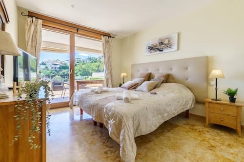 Marbella Mountain With sea View and Pool