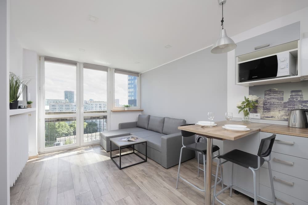 Al. Jana Pawła II Apartment by Renters