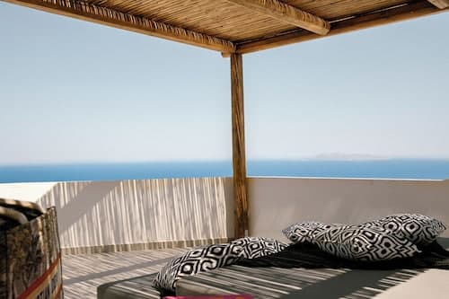 Anemos Imerovigli Suites