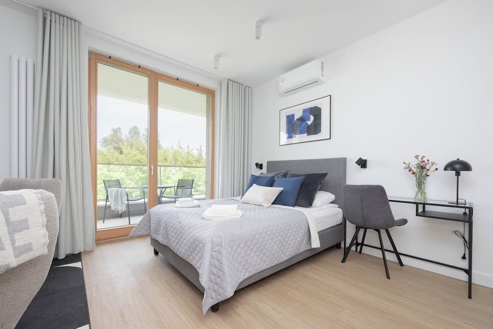 Modern Studio Warsaw by Renters Prestige