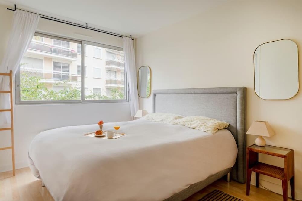 Paris Arsonval Design Residence