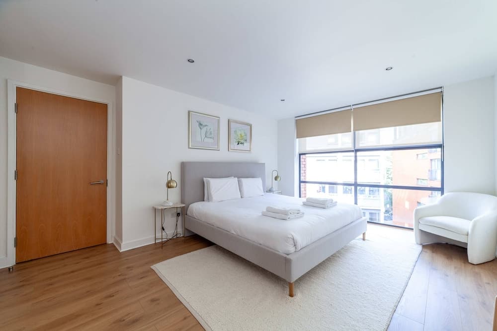 A Stylish Newly Refurbished Flat With City Access