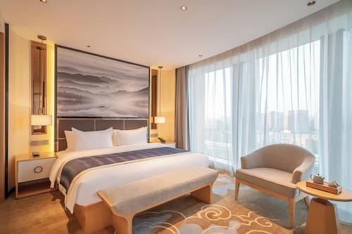 Serene Yuhua Hotel