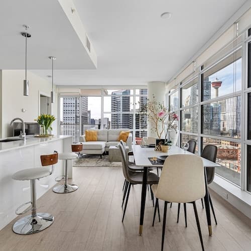 DT Upscale Corner Unit Tower Views Free Parking