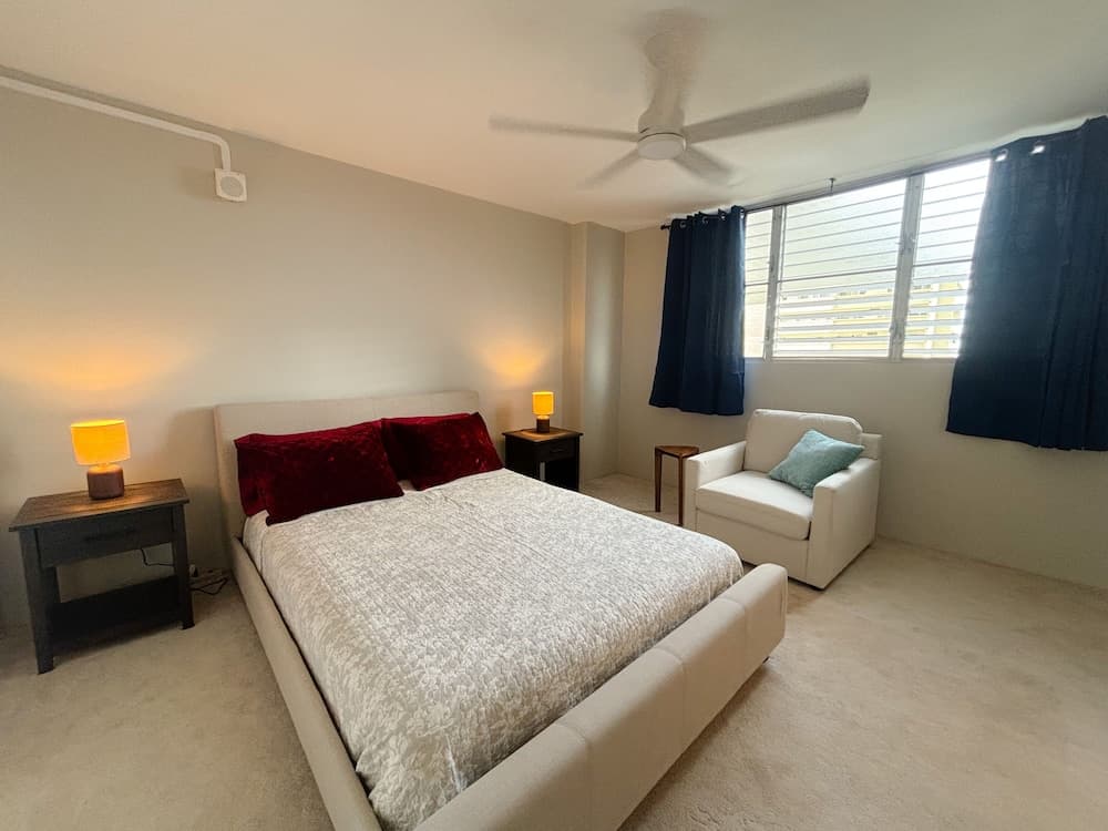 Private Two Bedroom Waikiki Getaway 2 Condo by RedAwning