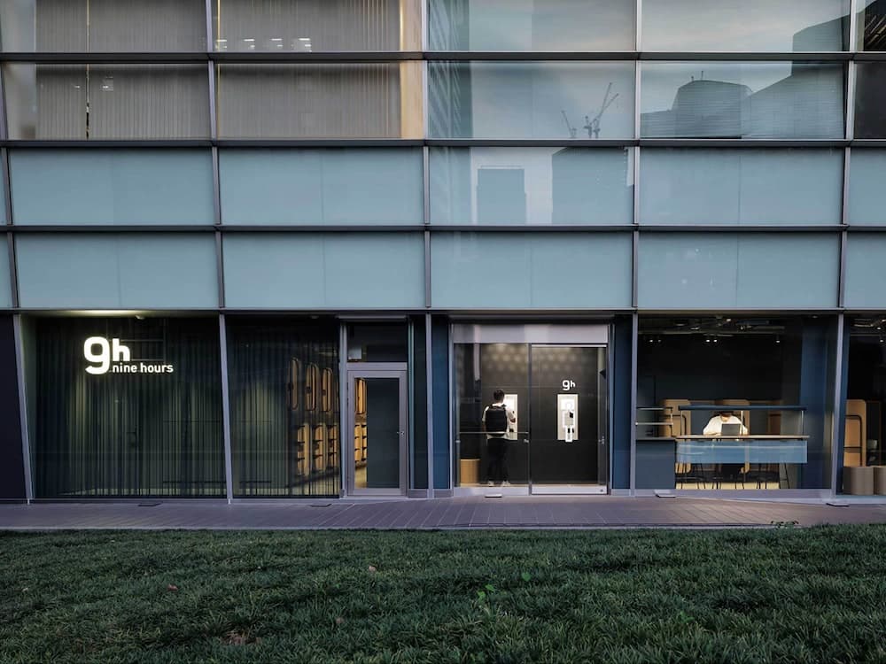 9h nine hours Shinagawa station for men