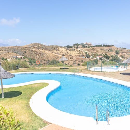 Pool Apt Calahonda 2 With Sea View