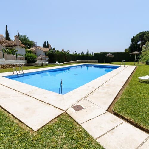 Sunny Tranquility With Pool