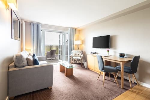 Host Stay Bowscale Suite