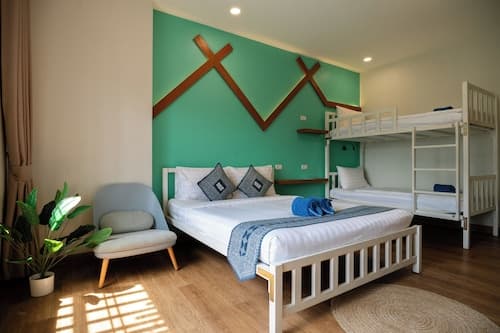 BED Friends Poshtel