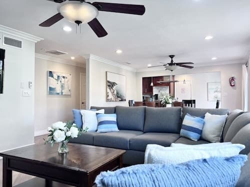 Cute 3 Bedroom 2 Bath Home Near Convention Center & Disney