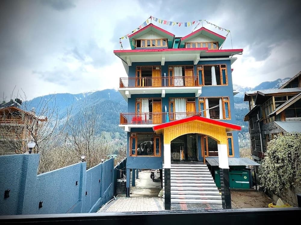 Goroomgo Sakura Palace Manali