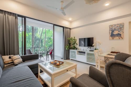 Coastal 1bhk w Pool Near Candolim Beach Sbg-106