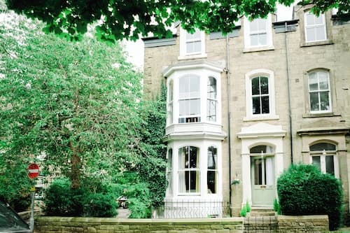 Buxton Bliss - Spacious 5 Bedroom House