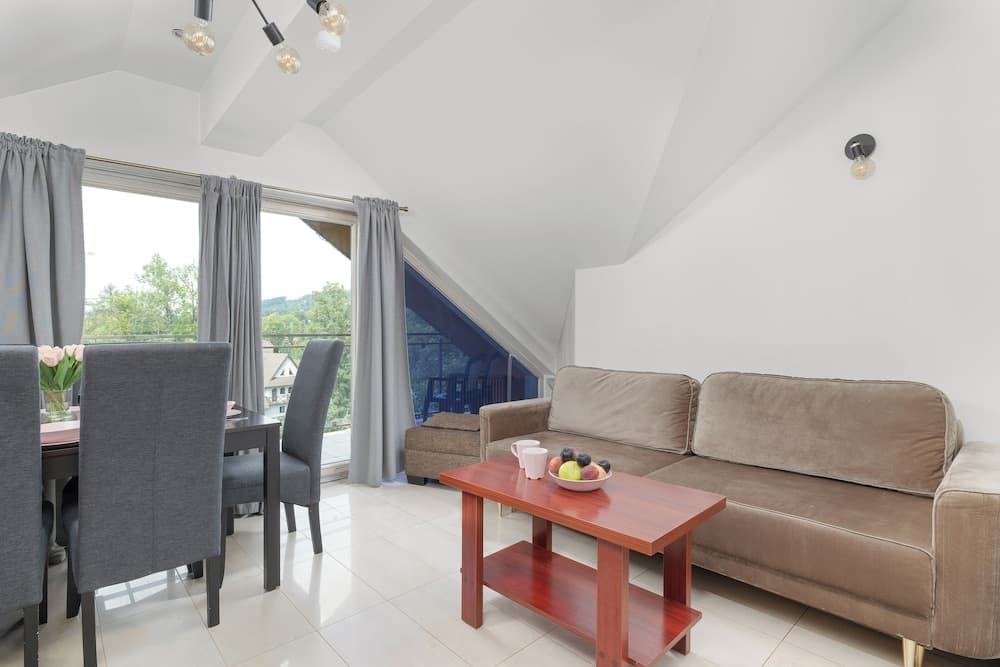 Apartment With Mountain View by Renters