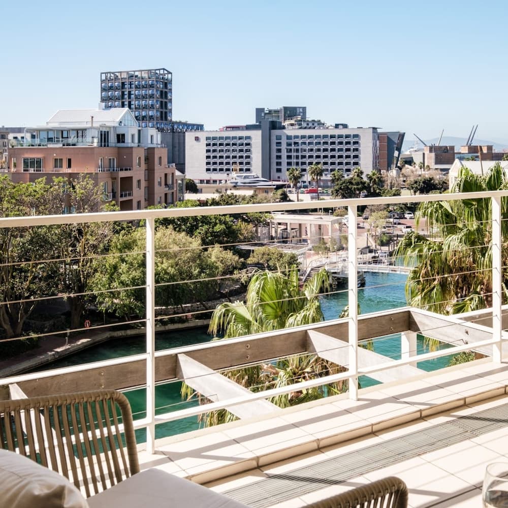 Escape to Exquisite Ellesmere 401