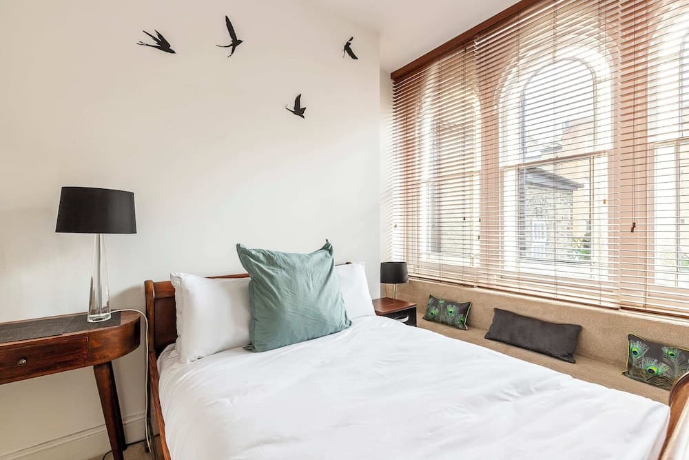 Classic Victorian Flat With Terrace