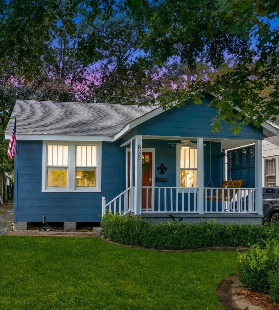 Blissful Blue Bungalow in Baton Rouge