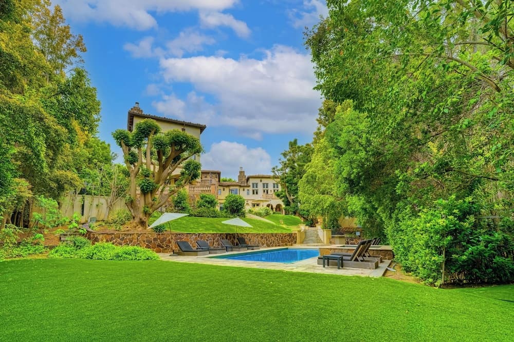 Carolwood - Modern Tuscan Villa With Rolling Lawns and Loggia in Holmby Hills