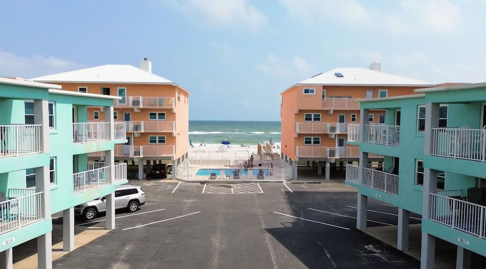 Top Floor Beachside Condo in Gulf Shores Sleeps 6