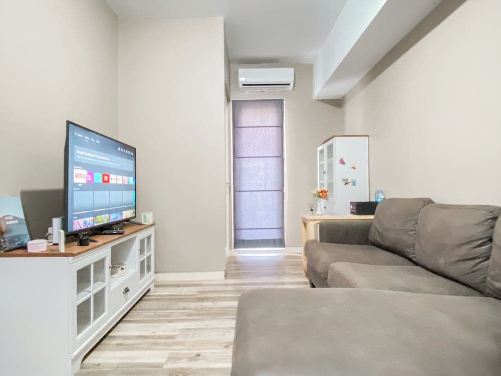 Comfy And Well Furnished 2Br Springlake Summarecon Bekasi Apartment