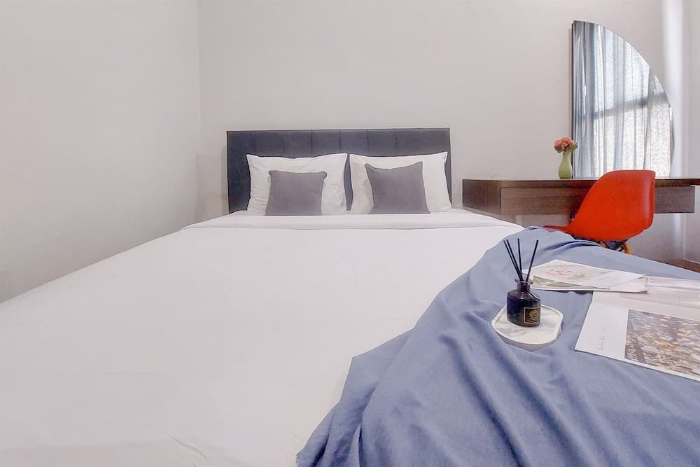 Good Place And Comfy Studio At Transpark Bintaro Apartment