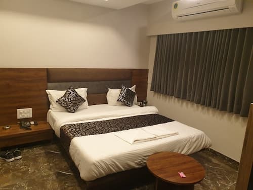 Hotel Lake Palace Ahmedabad