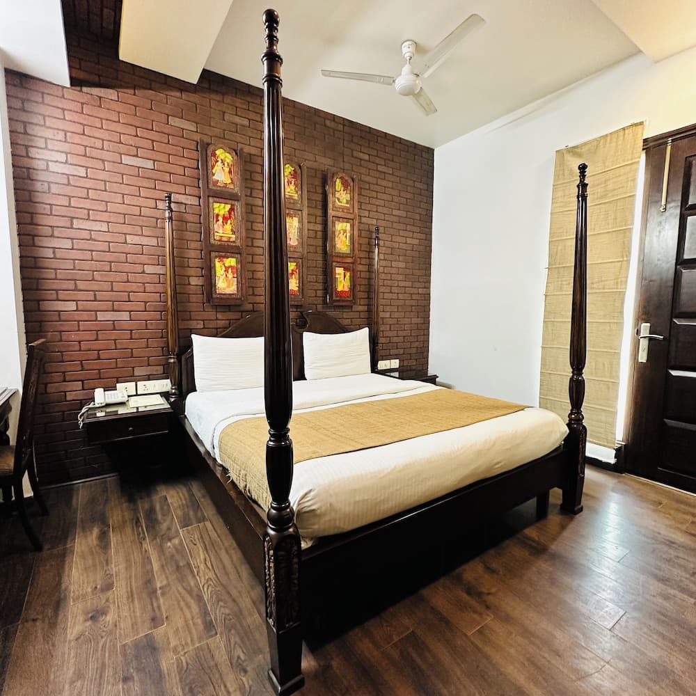 Hotel Lavish IN- Rajouri Garden