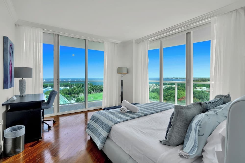 Fabulous 2-Bedroom in the Heart of Grove