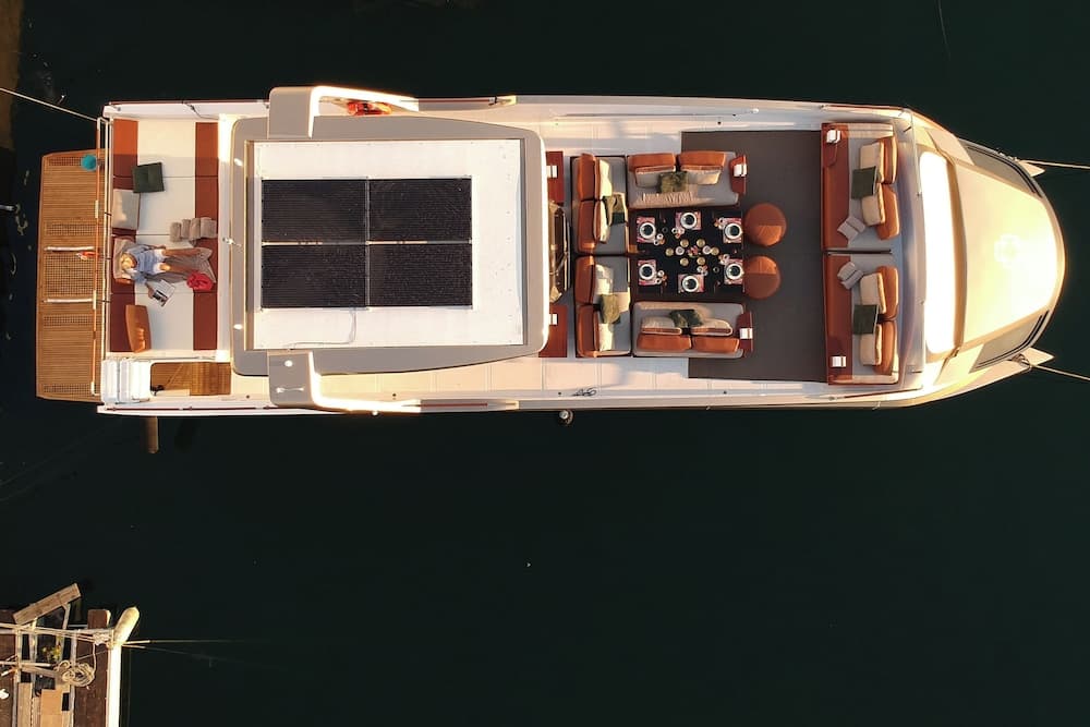 House of Hütter - Floating Home Goldfinger