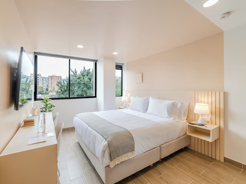 Oliving in Laureles by Wynwood House