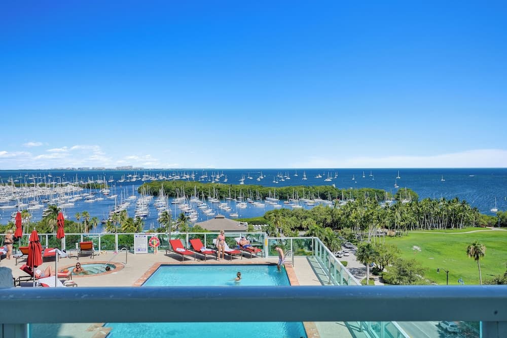 Tropical Paradise - Spacious 3-Bedroom