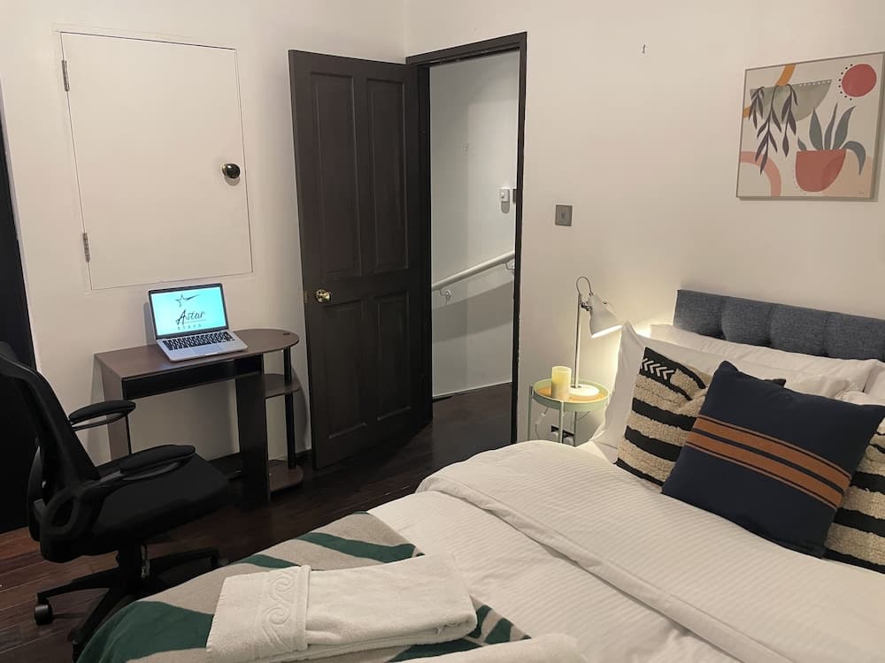 Stepney Green Gated Area with Parking & Garden