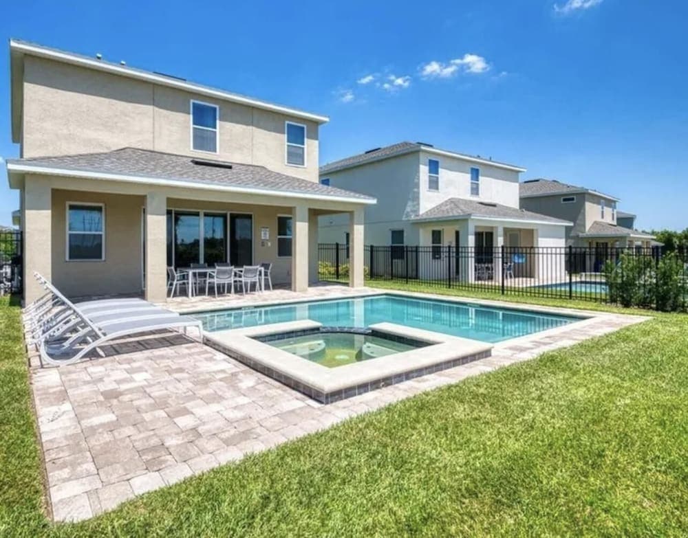 Amazing 4/3 Home at Reunion!! With Private Pool, Near Disney and Universal!!