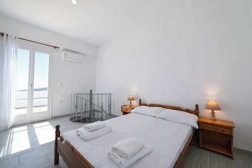 Family House for 5 by Tinosstay