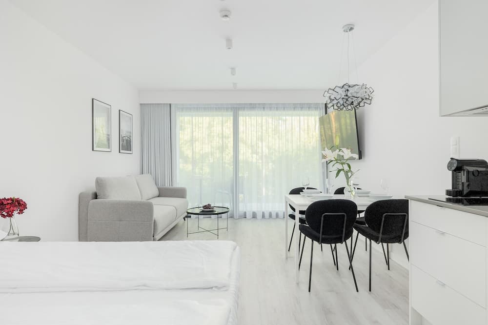 Air-conditioned Studio for 4 by Renters