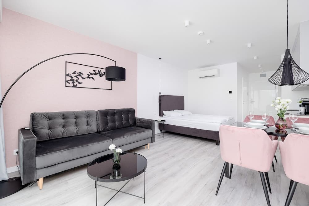 Studio With Swimming Pool by Renters