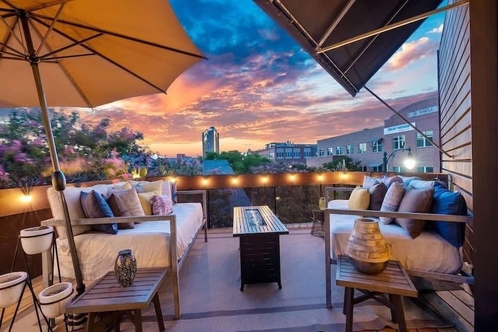 2BR Designer Condo East Downtown Austin