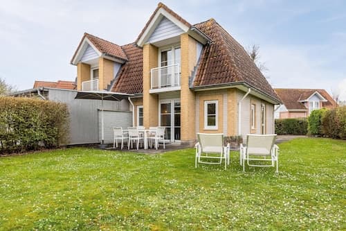 Villa in Banjaard Near Sandy North Sea Beach