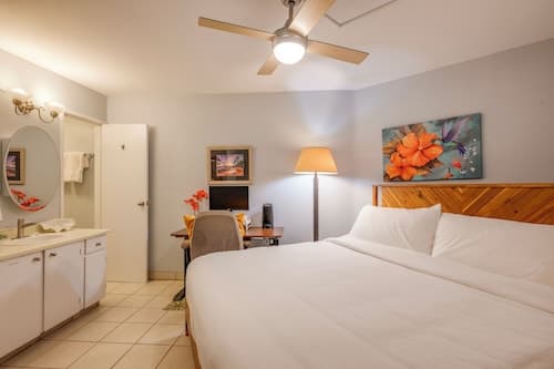 Romannas Golden Ray Oceanfront Condo