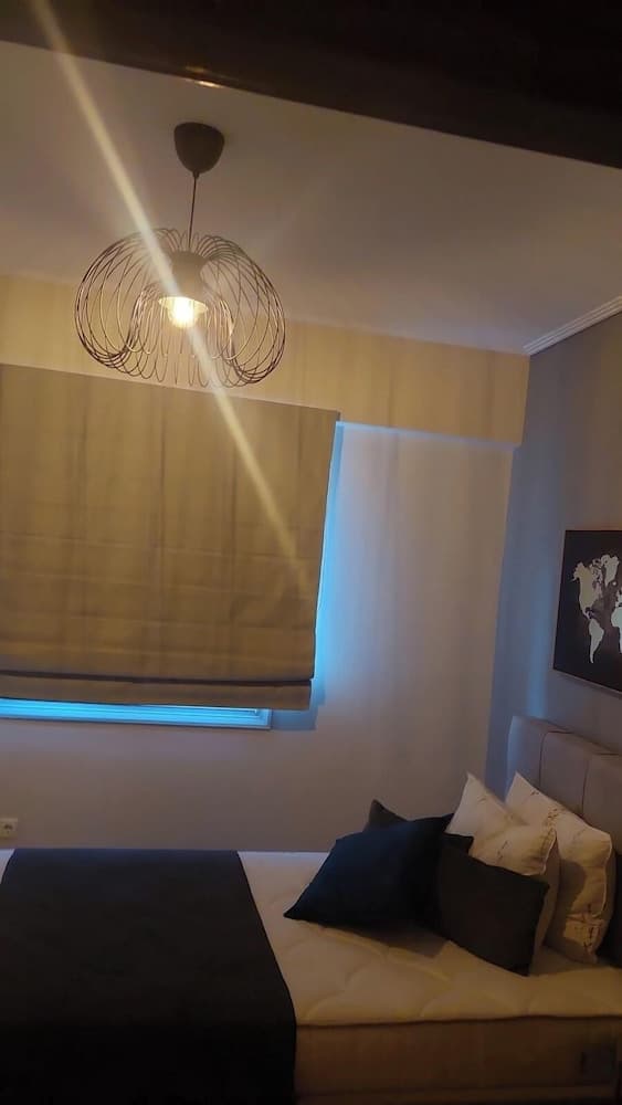 Modern Elegant Apt in Glyfada w Balcony