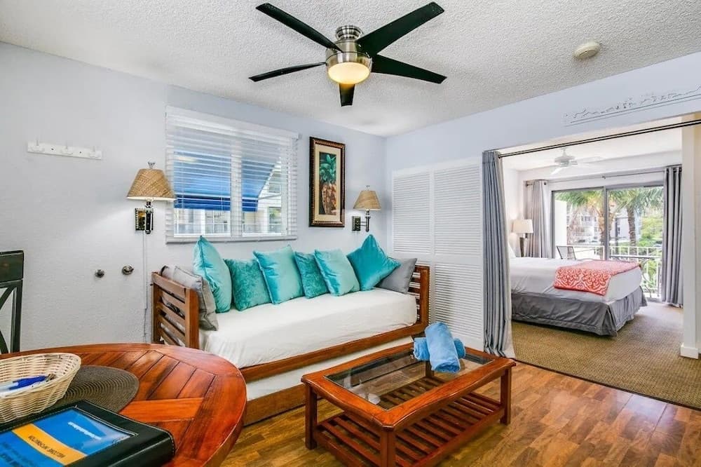 Cool Cabana At Waikiki 1 Bedroom Condo by RedAwning