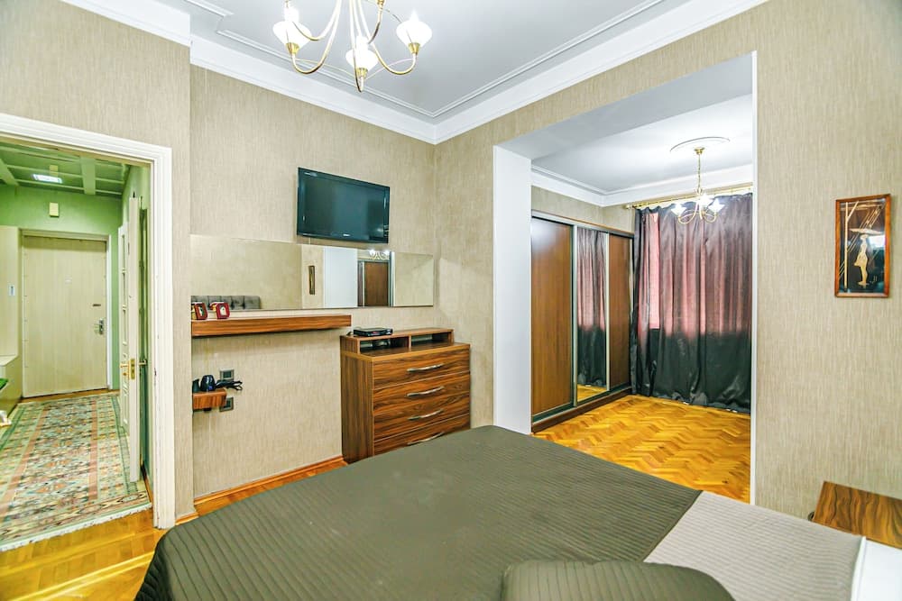 Luxury Apartment with Flame Tower View